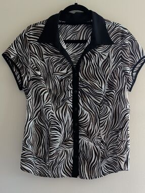 Blue Diamond Plus Zebra Print Button-Front Top Size 16 Black White Short Sleeve